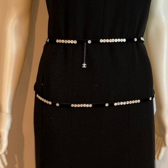Vintage Chanel Velvet and pearl button belt.... - Picture 9 of 12
